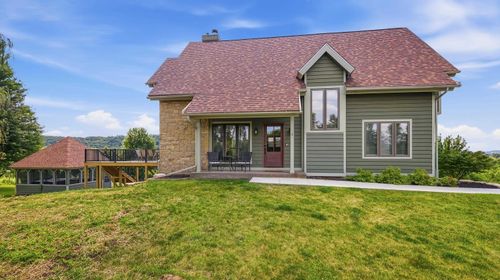 2 Augusta Dr, Galena, IL, 61036-9704 | Card Image