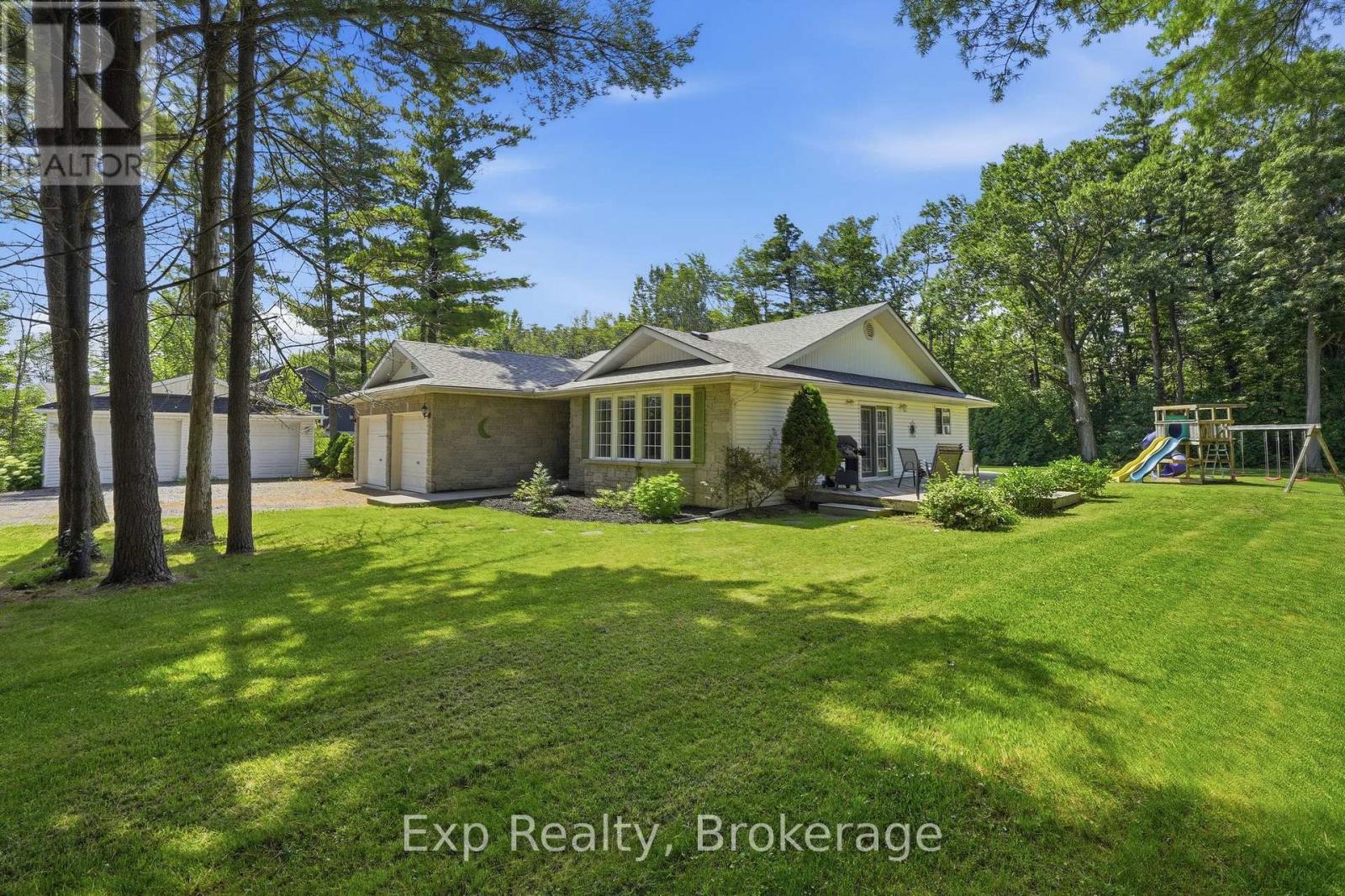 Residential in Prince Edward County (Ameliasburg Ward) 2