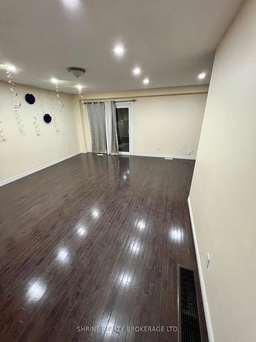 122-690 Little Grey St, London, ON, N5Z4M9 | Card Image