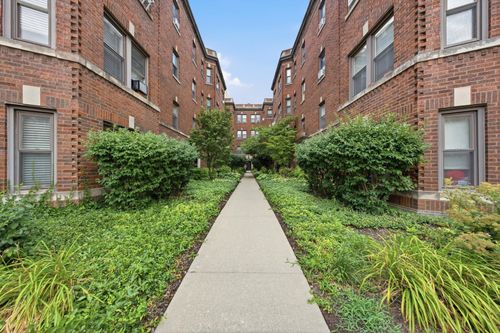 2n-52 Forest Ave, Riverside, IL, 60546-2518 | Card Image