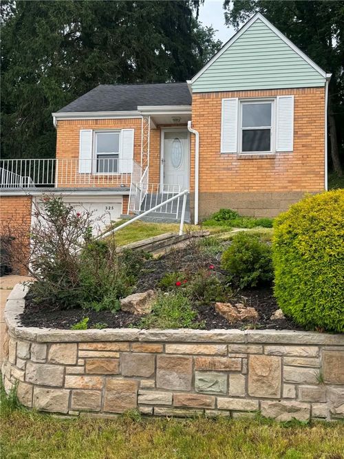 325 Outlook, Brentwood, PA, 15227 | Card Image
