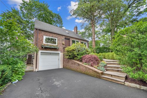 3 Harmony Dr, Larchmont, NY, 10538-3210 | Card Image
