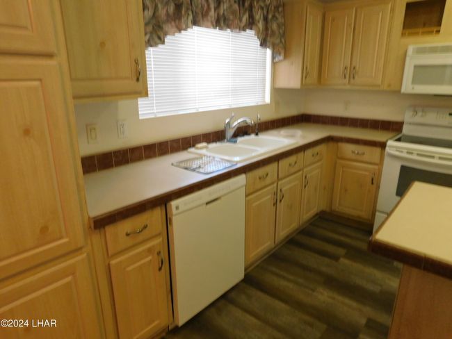 Dishwasher and plenty of counter space | Image 15
