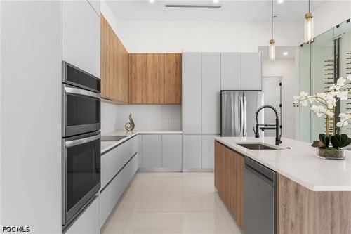 10 Sw 33rd Ave, Cape Coral, FL, 33991-7626 | Card Image