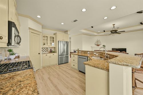 13610 Windlass Cir, Galveston, TX, 77554-6457 | Card Image