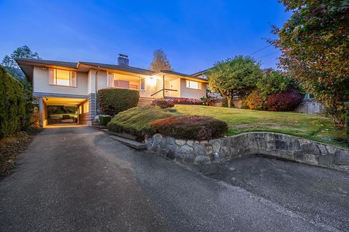 2265 Inglewood Avenue, West Vancouver, BC, V7V1Z7 | Card Image