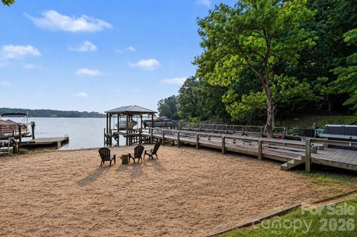 31002 Executive Pt, Tega Cay, SC, 29708-8575 | Card Image