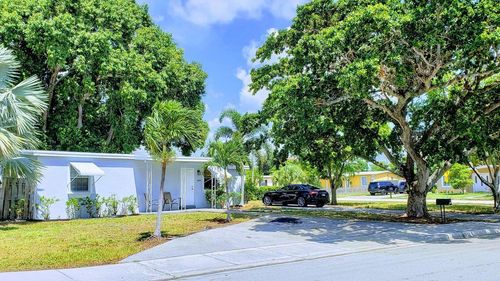 5275 Ne 16th Ave, Pompano Beach, FL, 33064-5615 | Card Image