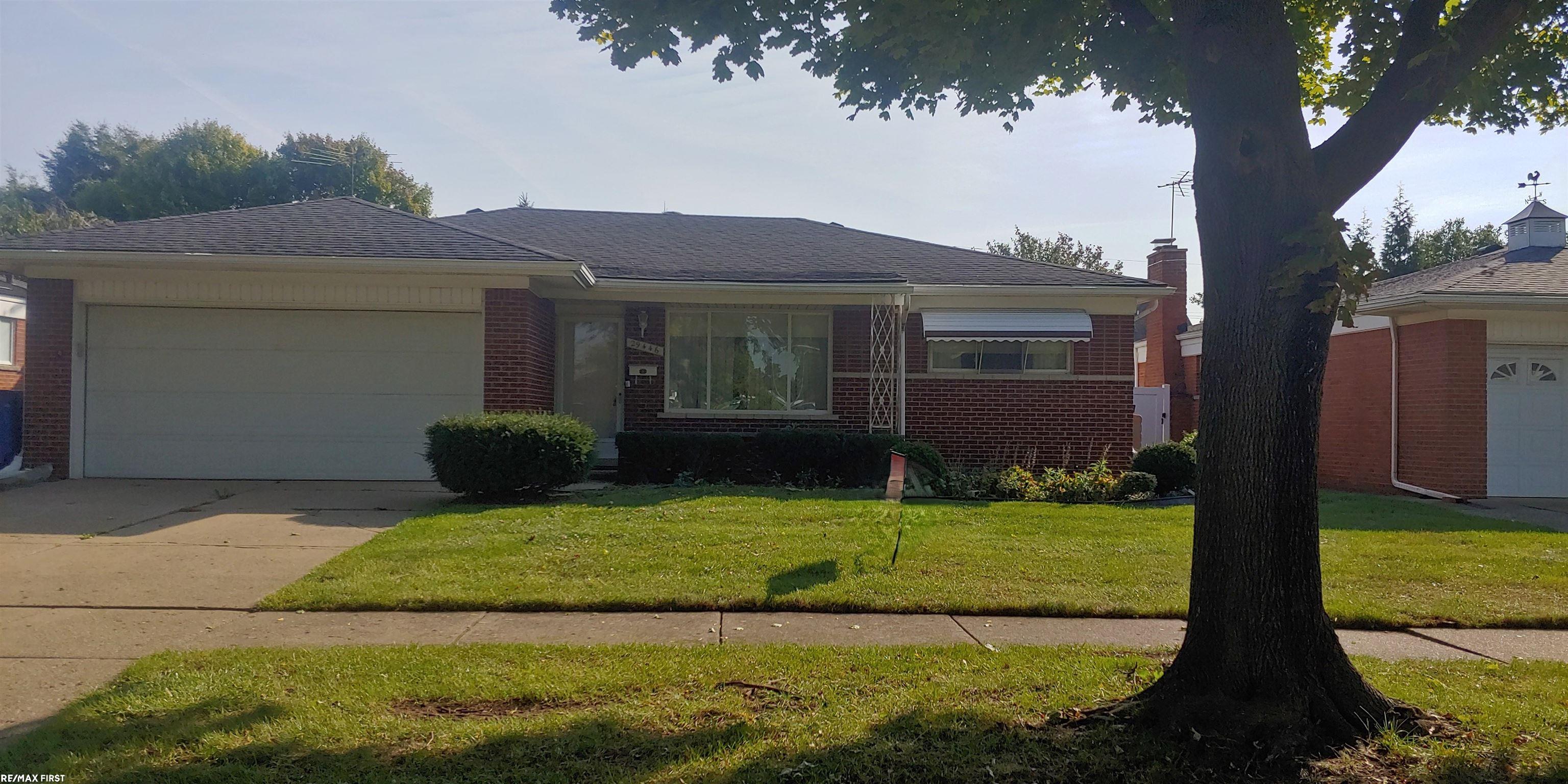 Runey Dr, Warren, MI 48092