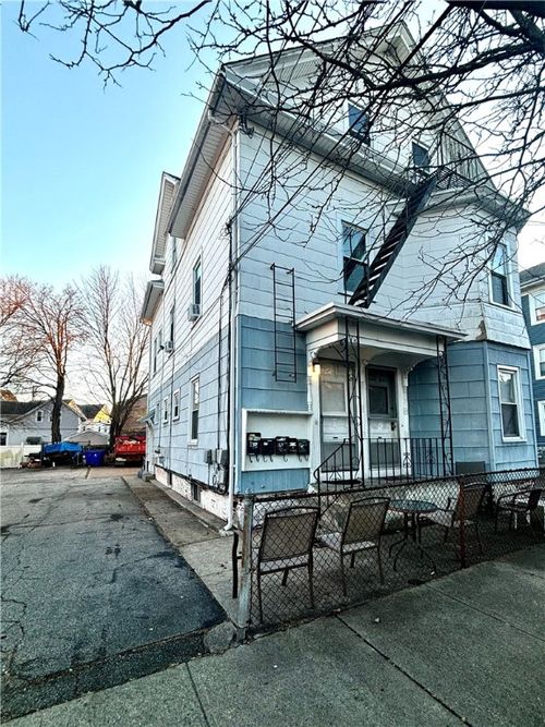 3-22 Heaton St, Pawtucket, RI, 02860-5929 | Card Image