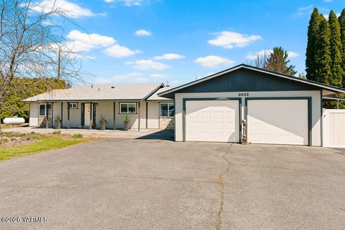 3003 S 79th Ave, Yakima, WA, 98903-9423 | Card Image