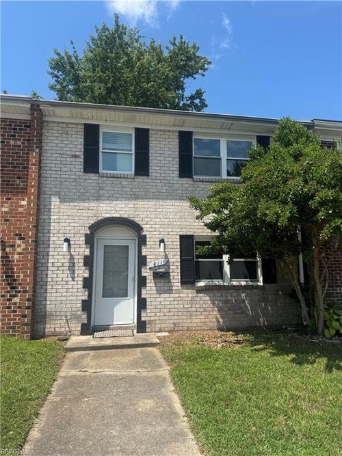 811 Cathedral Dr, Virginia Beach, VA, 23455-6208 | Card Image