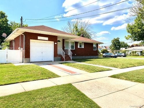 106 Kennedy Ave, Hempstead, NY, 11550-7009 | Card Image
