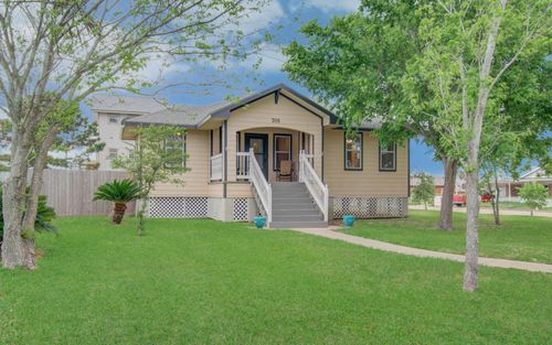 701 31st St, Galveston, TX, 77550-1570 | Card Image