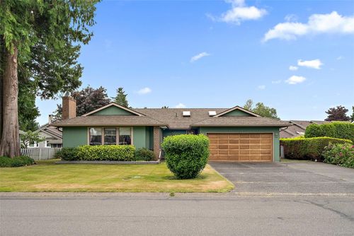 2625 Lancelot Pl, Central Saanich, BC, V8M1V2 | Card Image