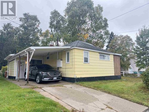 18 Hillcrest Ave, Wawa, ON, P0S | Card Image