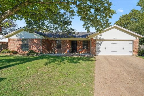 1510 Surry Place Dr, Cleburne, TX, 76033-6509 | Card Image