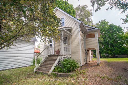 547 Mackay St, Pembroke, ON, K8A1E8 | Card Image
