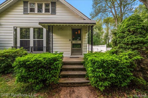 37837 Townhall St, Harrison Twp, MI, 48045-5516 | Card Image
