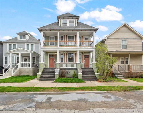 2257 Hewitt St, Hamtramck, MI, 48212-3605 | Card Image