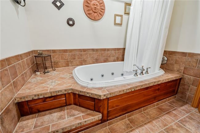 Jacuzzie tub with shower | Image 21