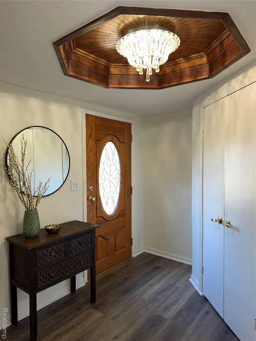 23211 Glenbrook St, Saint Clair Shores, MI, 48082-1152 | Card Image