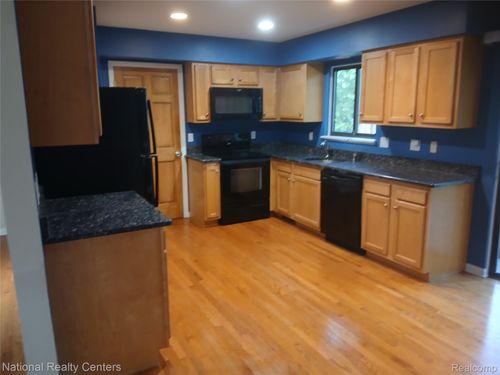 4161 Highland Ct, West Bloomfield, MI, 48323-1259 | Card Image