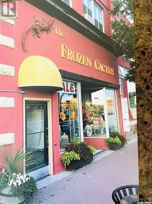 37 Broadway St E, Yorkton, SK, S3N0K4 | Card Image