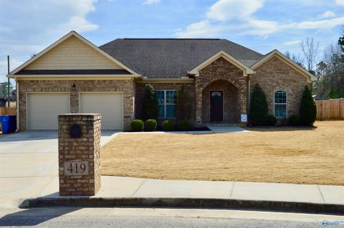419 Pembrooke Cir Se, Hartselle, AL, 35640-8150 | Card Image