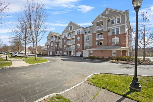 521 Regency Dr, Fishkill, NY, 12524-4939 | Card Image