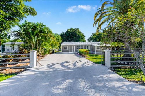 327 Mongomery Ave, FORT MYERS, FL, 33905 | Card Image