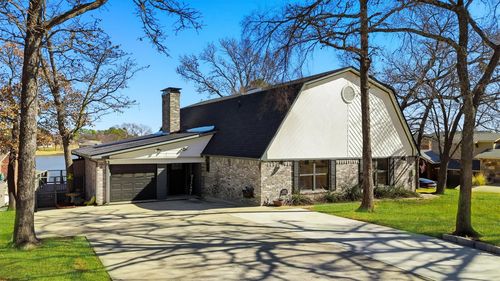 1225 Kiowa Dr W, Gainesville, TX, 76240-9406 | Card Image