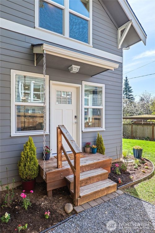 9716 Dayton Ave N, Seattle, WA, 98103-3128 | Card Image