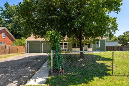 5030 N Seneca St, Wichita, KS, 67204-2627 | Card Image