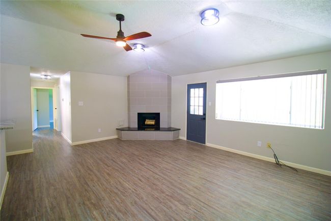 6022 Thom Rd, House other with 3 bedrooms, 2 bathrooms and 2 parking in Humble TX | Image 6
