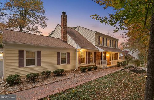 12133 Queens Brigade Dr, FAIRFAX, VA, 22030-5924 | Card Image