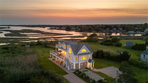 32 Breach Dr, Westerly, RI, 02891-4404 | Card Image