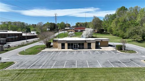 211 Elkin Hwy, North Wilkesboro, NC, 28659-3443 | Card Image