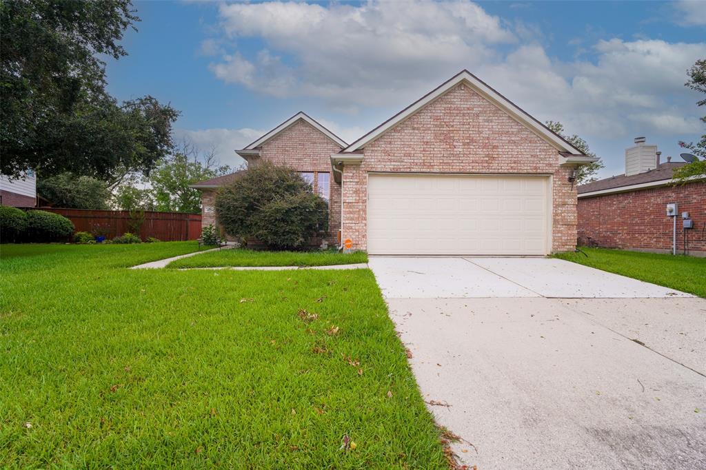 Taino Dr, Baytown, TX 77521