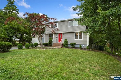 11 Abington Rd, West Orange, NJ, 07052-3605 | Card Image
