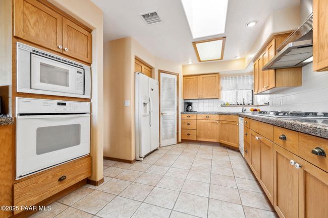 Kitchen | Image 8