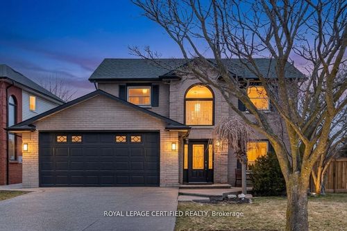 2197 Oakridge Cres, Burlington, ON, L7M4C8 | Card Image
