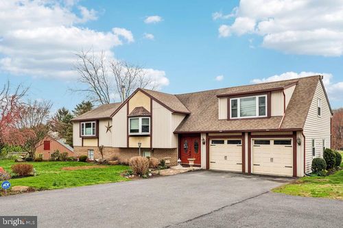 23 W Conestoga Rd, ELVERSON, PA, 19520-9412 | Card Image