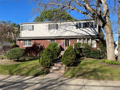 581 Grand Avenue, Babylon, NY, 11757 | Card Image
