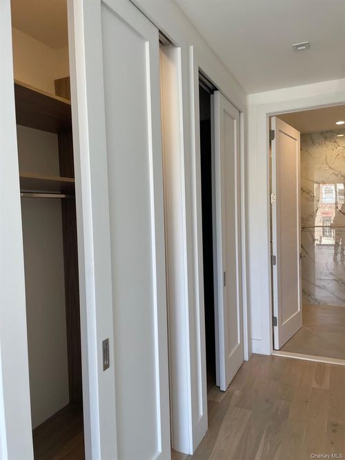 2a-19-14 21st Rd, Astoria, NY, 11105 | Card Image