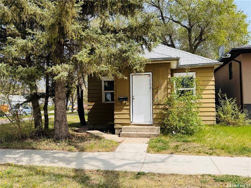 606 Av H S, Saskatoon, SK, S7M1W9 | Card Image