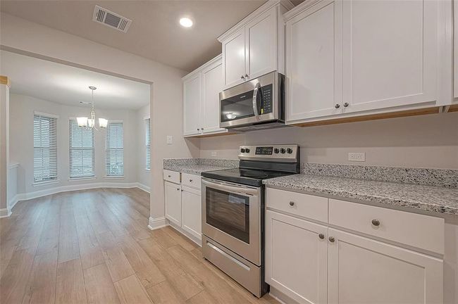 23 Green Briar Loop, House other with 3 bedrooms, 2 bathrooms and 2 parking in Angleton TX | Image 5