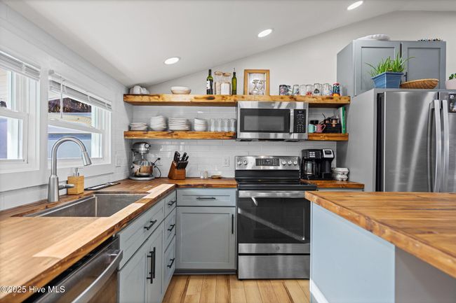 333 Fourth Ave S, House other with 2 bedrooms, 2 bathrooms and null parking in Kure Beach NC | Image 14