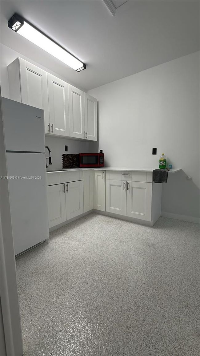 A - 37 Sw 14 Th St, Home with 1 bedrooms, 1 bathrooms and null parking in Miami FL | Image 7