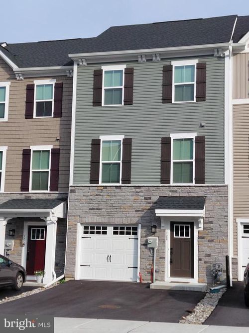 124 Glory Maple Ln, DOWNINGTOWN, PA, 19335-1577 | Card Image